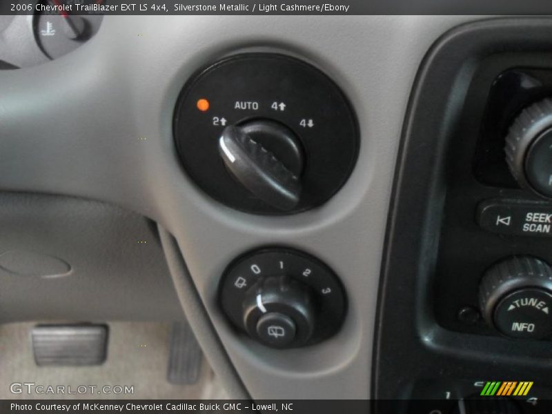 Silverstone Metallic / Light Cashmere/Ebony 2006 Chevrolet TrailBlazer EXT LS 4x4