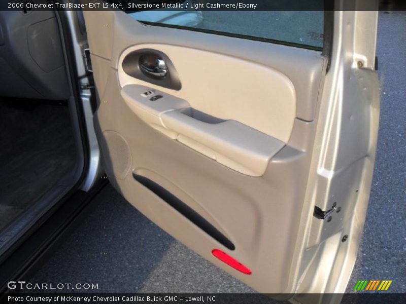 Silverstone Metallic / Light Cashmere/Ebony 2006 Chevrolet TrailBlazer EXT LS 4x4