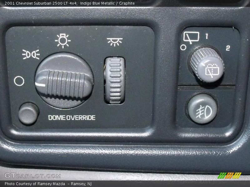 Controls of 2001 Suburban 2500 LT 4x4