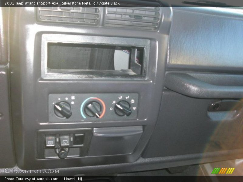 Silverstone Metallic / Agate Black 2001 Jeep Wrangler Sport 4x4