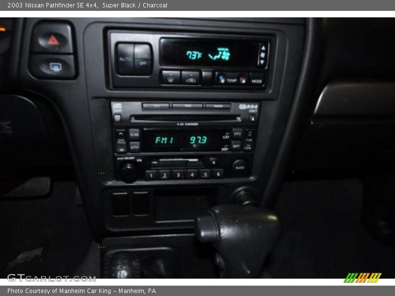 Super Black / Charcoal 2003 Nissan Pathfinder SE 4x4