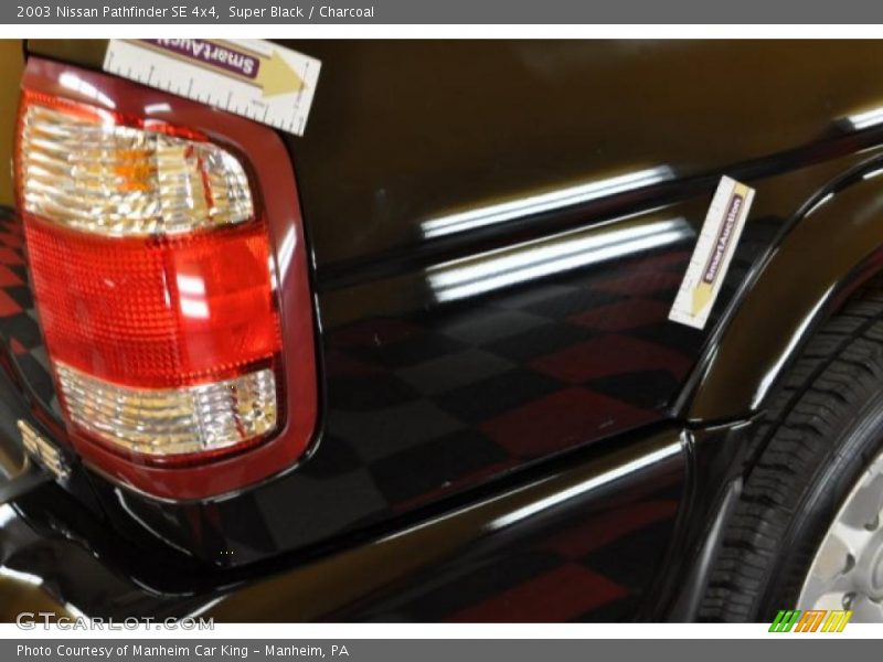 Super Black / Charcoal 2003 Nissan Pathfinder SE 4x4