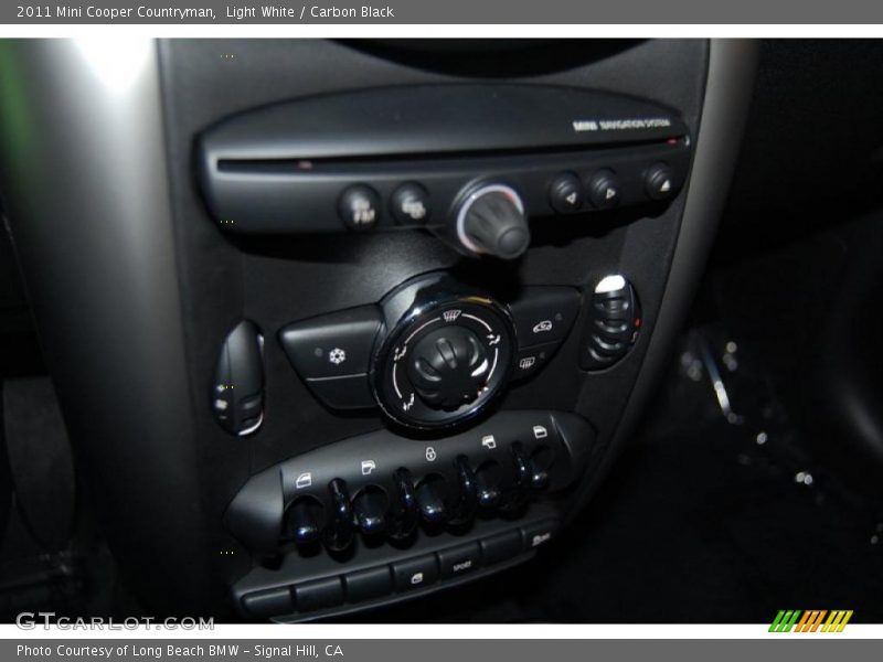 Light White / Carbon Black 2011 Mini Cooper Countryman