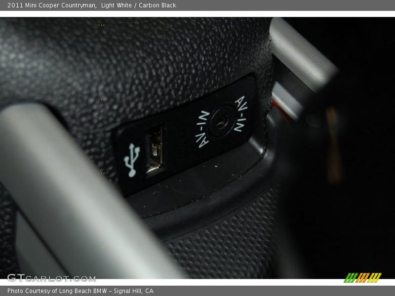 Light White / Carbon Black 2011 Mini Cooper Countryman