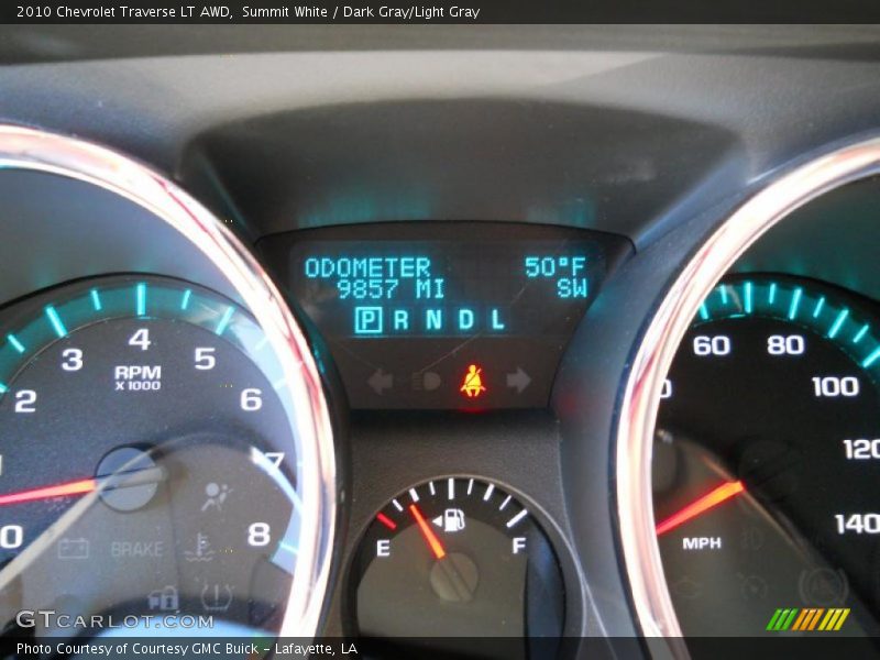 Summit White / Dark Gray/Light Gray 2010 Chevrolet Traverse LT AWD