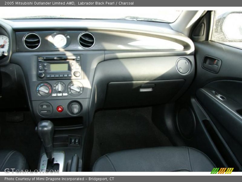 Labrador Black Pearl / Charcoal 2005 Mitsubishi Outlander Limited AWD