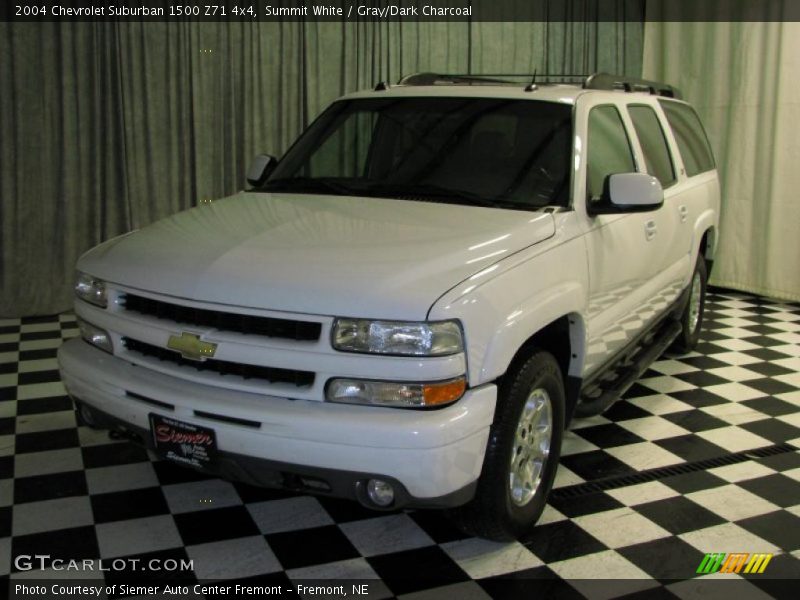 Summit White / Gray/Dark Charcoal 2004 Chevrolet Suburban 1500 Z71 4x4