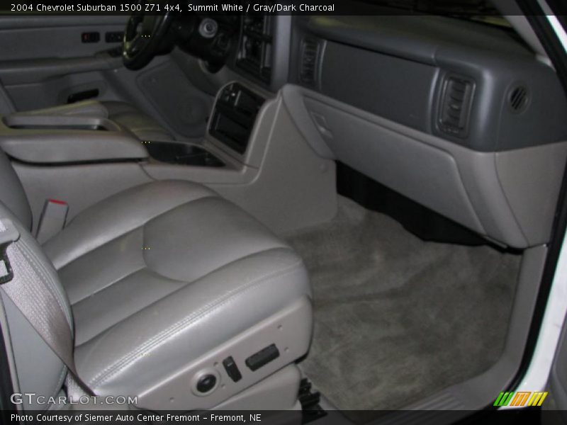 Summit White / Gray/Dark Charcoal 2004 Chevrolet Suburban 1500 Z71 4x4
