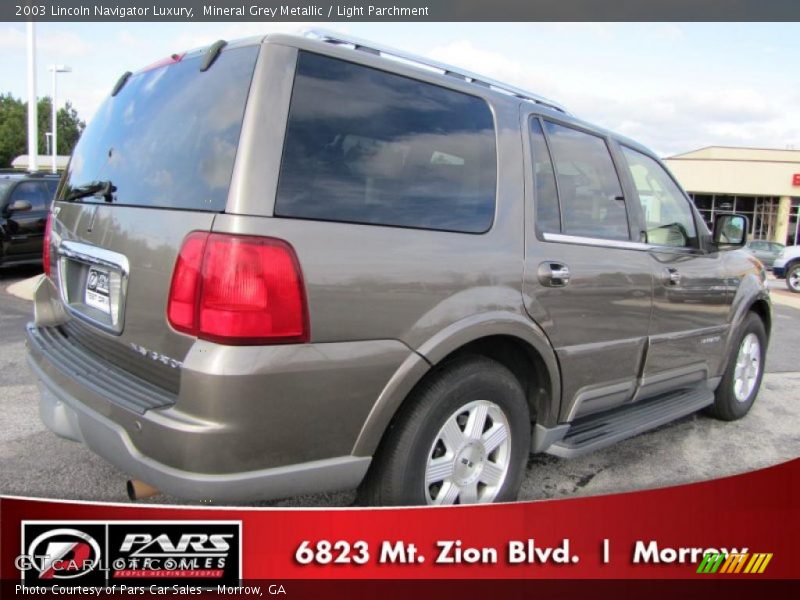 Mineral Grey Metallic / Light Parchment 2003 Lincoln Navigator Luxury