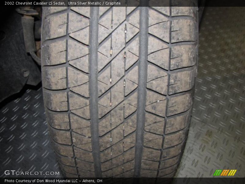 Ultra Silver Metallic / Graphite 2002 Chevrolet Cavalier LS Sedan