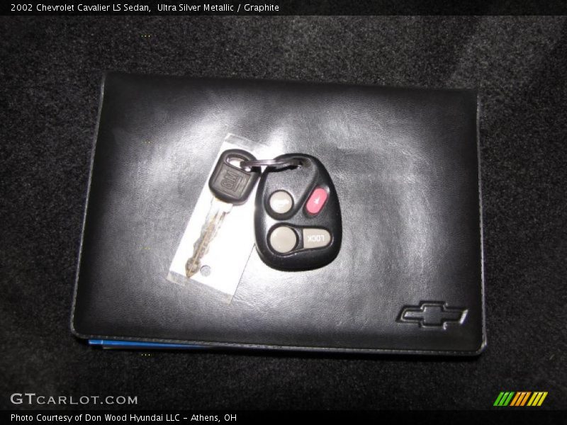 Ultra Silver Metallic / Graphite 2002 Chevrolet Cavalier LS Sedan