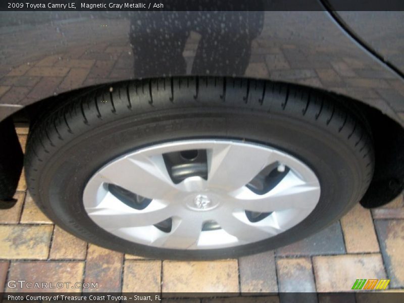 Magnetic Gray Metallic / Ash 2009 Toyota Camry LE