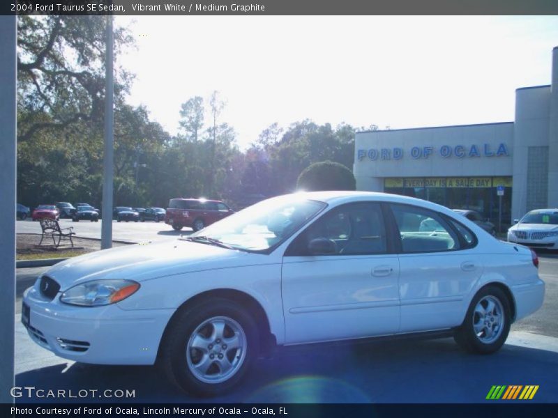 Vibrant White / Medium Graphite 2004 Ford Taurus SE Sedan
