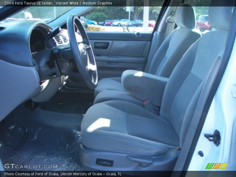 Vibrant White / Medium Graphite 2004 Ford Taurus SE Sedan
