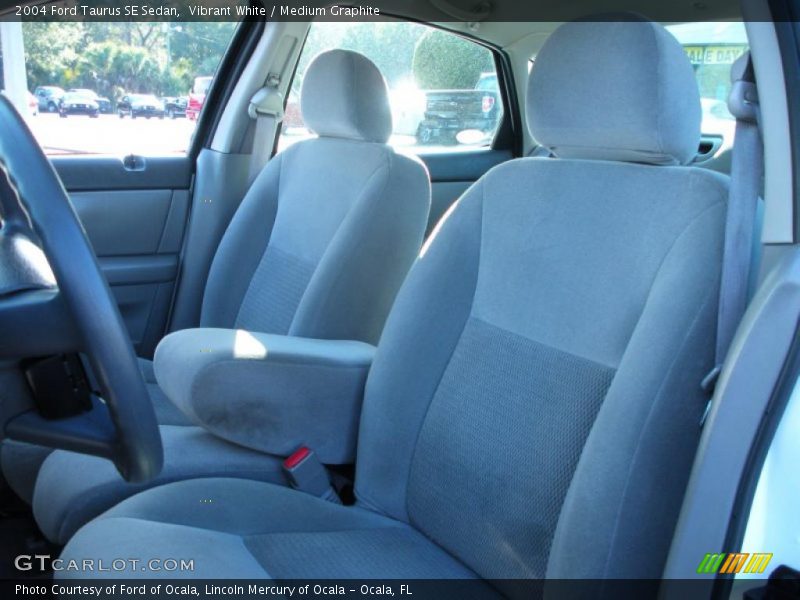 Vibrant White / Medium Graphite 2004 Ford Taurus SE Sedan