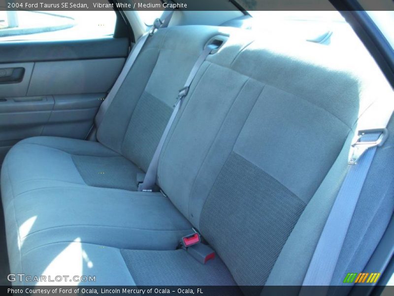 Vibrant White / Medium Graphite 2004 Ford Taurus SE Sedan
