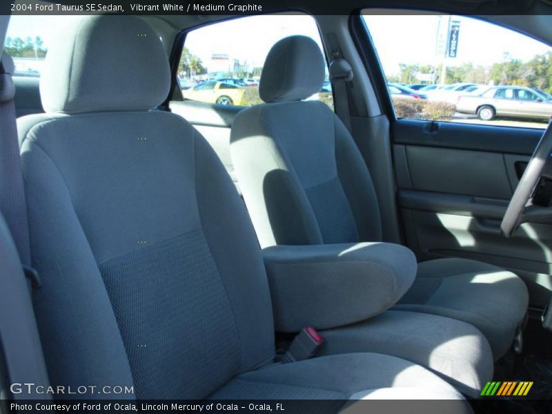 Vibrant White / Medium Graphite 2004 Ford Taurus SE Sedan