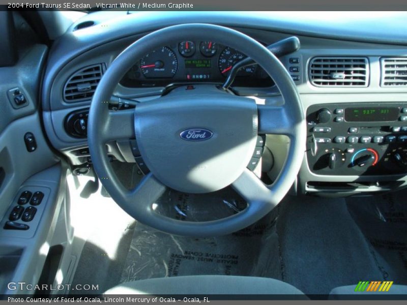 Vibrant White / Medium Graphite 2004 Ford Taurus SE Sedan
