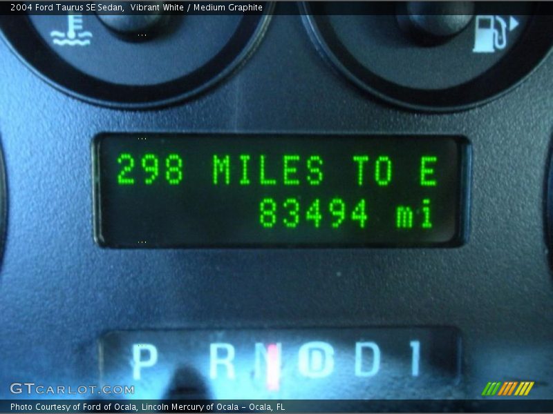 Vibrant White / Medium Graphite 2004 Ford Taurus SE Sedan