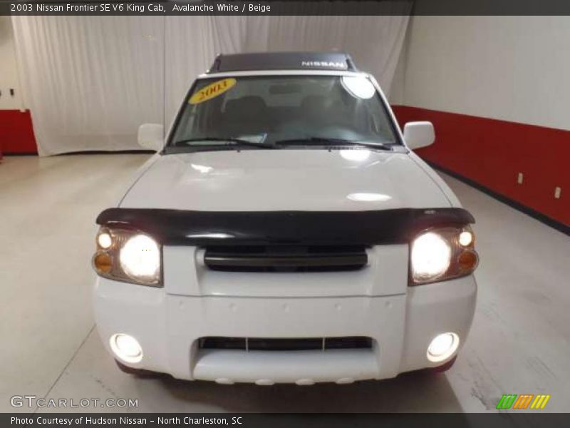 Avalanche White / Beige 2003 Nissan Frontier SE V6 King Cab