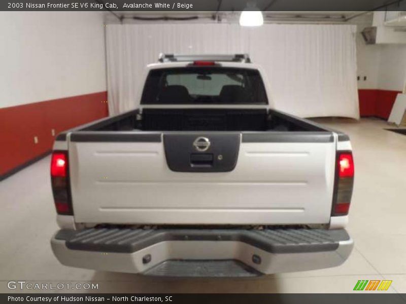 Avalanche White / Beige 2003 Nissan Frontier SE V6 King Cab