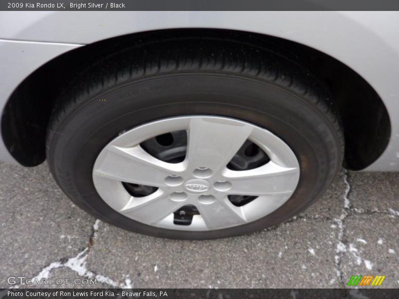 Bright Silver / Black 2009 Kia Rondo LX