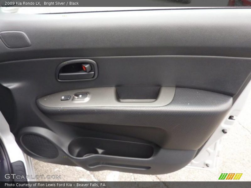 Bright Silver / Black 2009 Kia Rondo LX