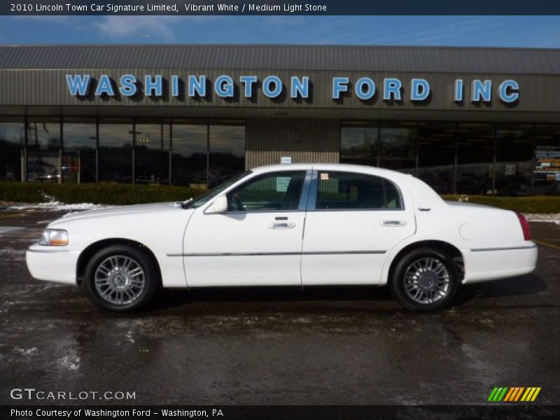 Vibrant White / Medium Light Stone 2010 Lincoln Town Car Signature Limited