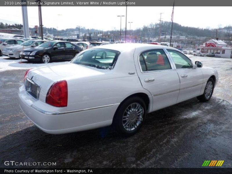 Vibrant White / Medium Light Stone 2010 Lincoln Town Car Signature Limited