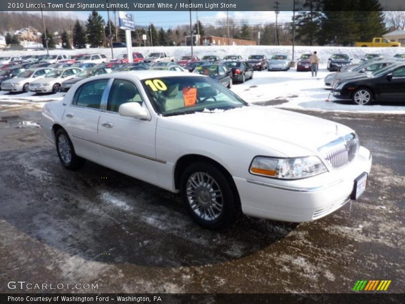 Vibrant White / Medium Light Stone 2010 Lincoln Town Car Signature Limited