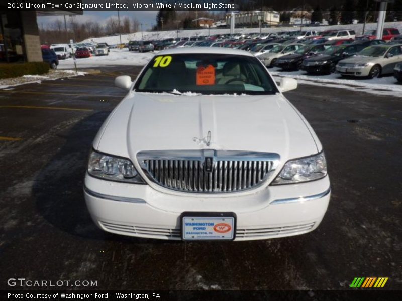 Vibrant White / Medium Light Stone 2010 Lincoln Town Car Signature Limited