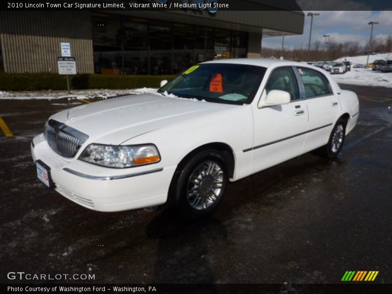 Vibrant White / Medium Light Stone 2010 Lincoln Town Car Signature Limited