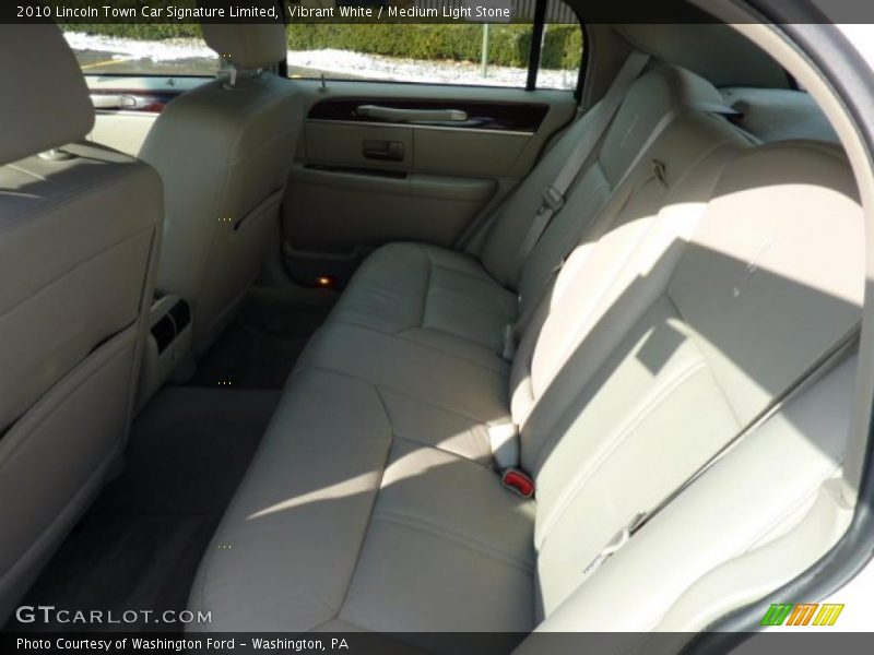 Vibrant White / Medium Light Stone 2010 Lincoln Town Car Signature Limited