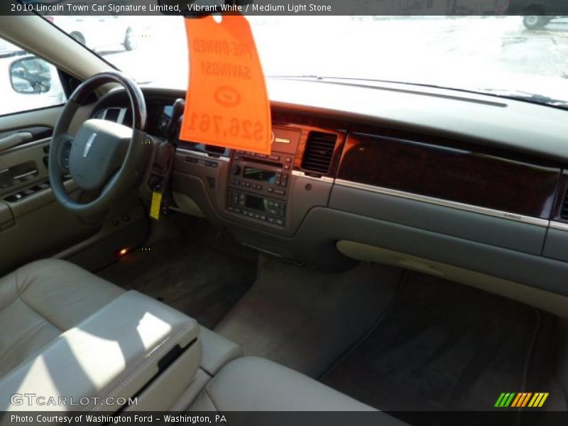 Vibrant White / Medium Light Stone 2010 Lincoln Town Car Signature Limited