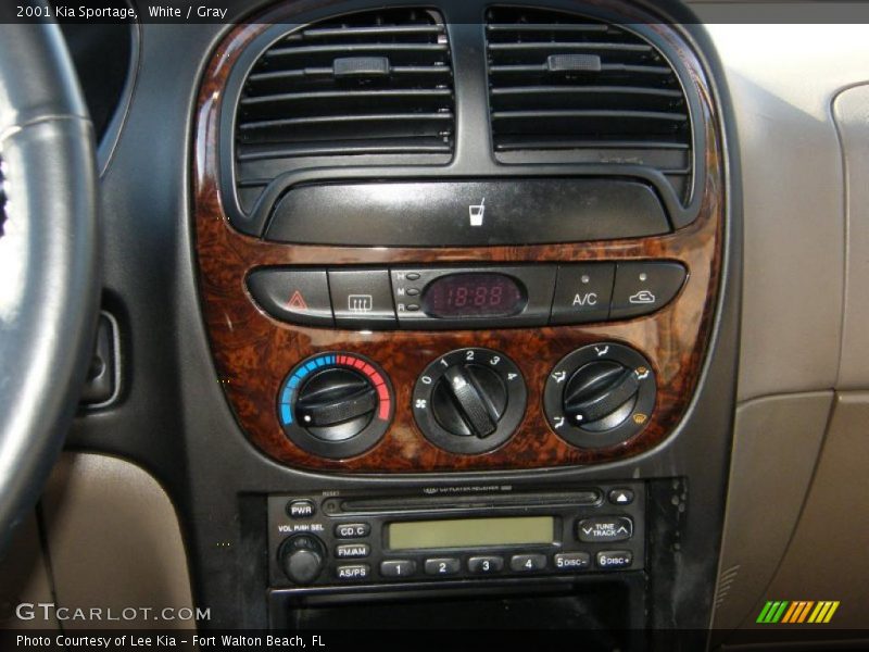 White / Gray 2001 Kia Sportage