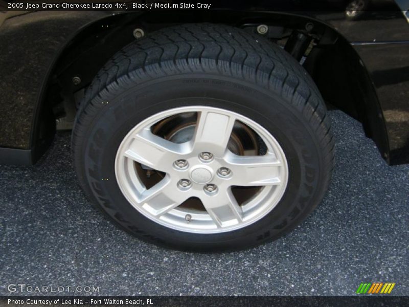 Black / Medium Slate Gray 2005 Jeep Grand Cherokee Laredo 4x4