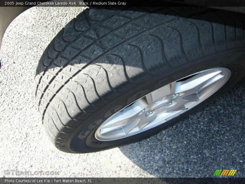 Black / Medium Slate Gray 2005 Jeep Grand Cherokee Laredo 4x4