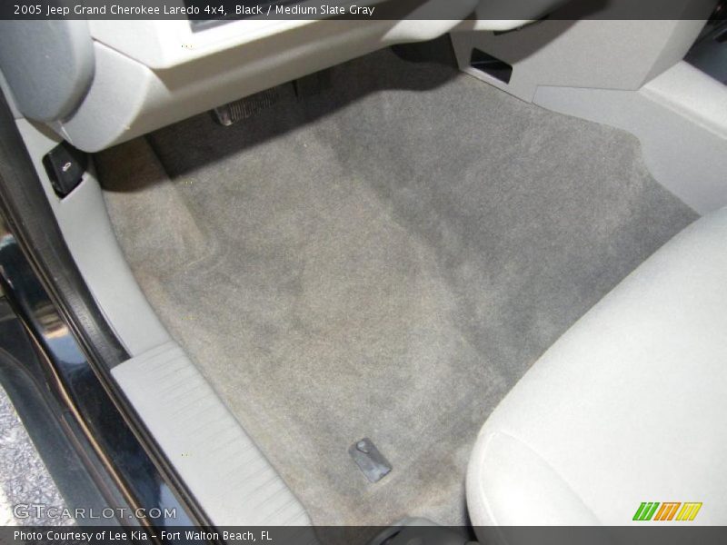 Black / Medium Slate Gray 2005 Jeep Grand Cherokee Laredo 4x4