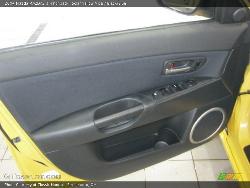 Door Panel of 2004 MAZDA3 s Hatchback
