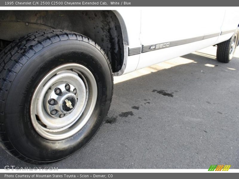 White / Blue 1995 Chevrolet C/K 2500 C2500 Cheyenne Extended Cab
