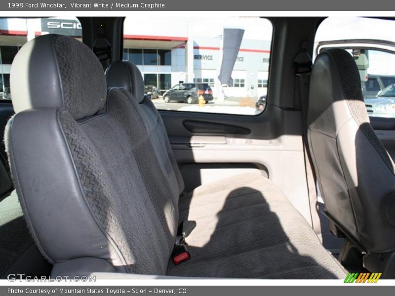 Vibrant White / Medium Graphite 1998 Ford Windstar
