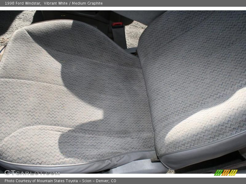 Vibrant White / Medium Graphite 1998 Ford Windstar