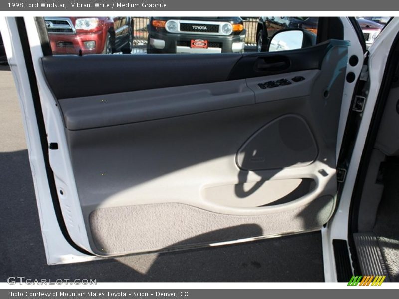 Vibrant White / Medium Graphite 1998 Ford Windstar