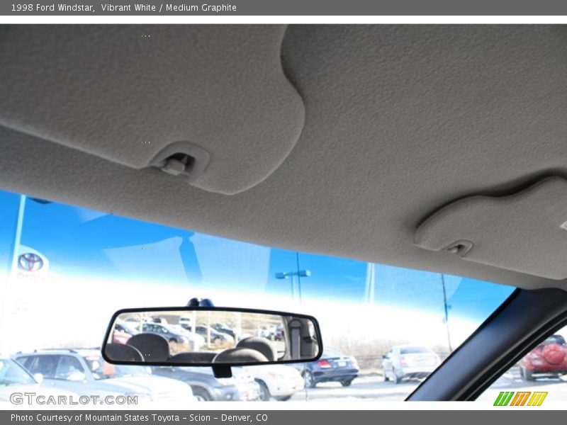 Vibrant White / Medium Graphite 1998 Ford Windstar