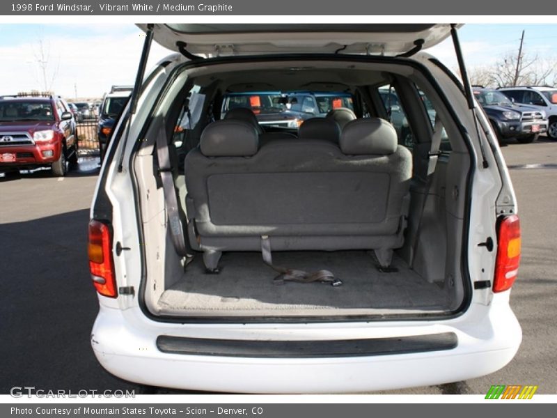 Vibrant White / Medium Graphite 1998 Ford Windstar