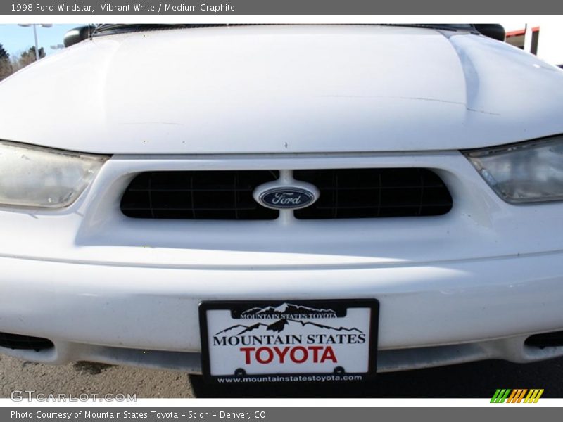 Vibrant White / Medium Graphite 1998 Ford Windstar