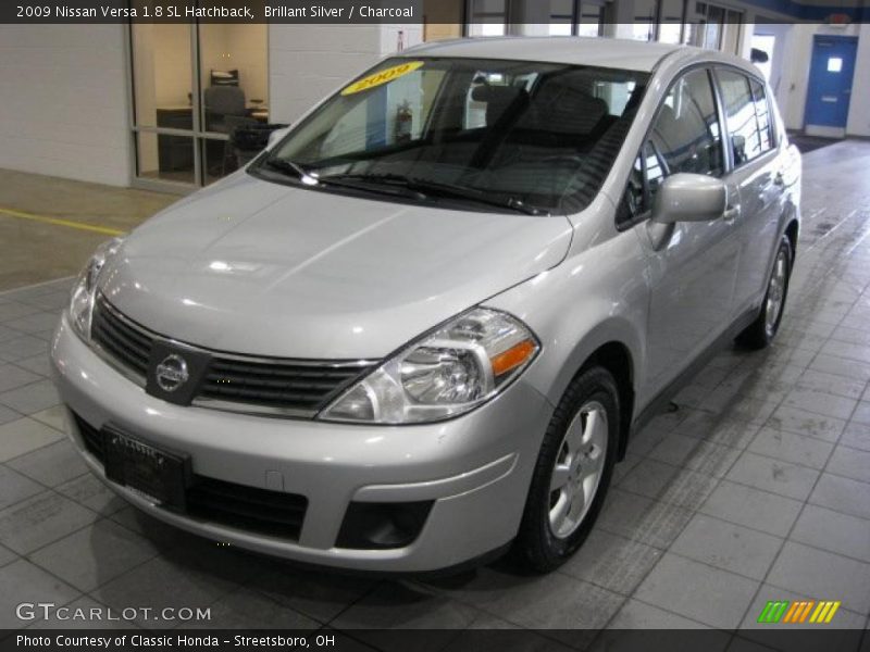 Brillant Silver / Charcoal 2009 Nissan Versa 1.8 SL Hatchback