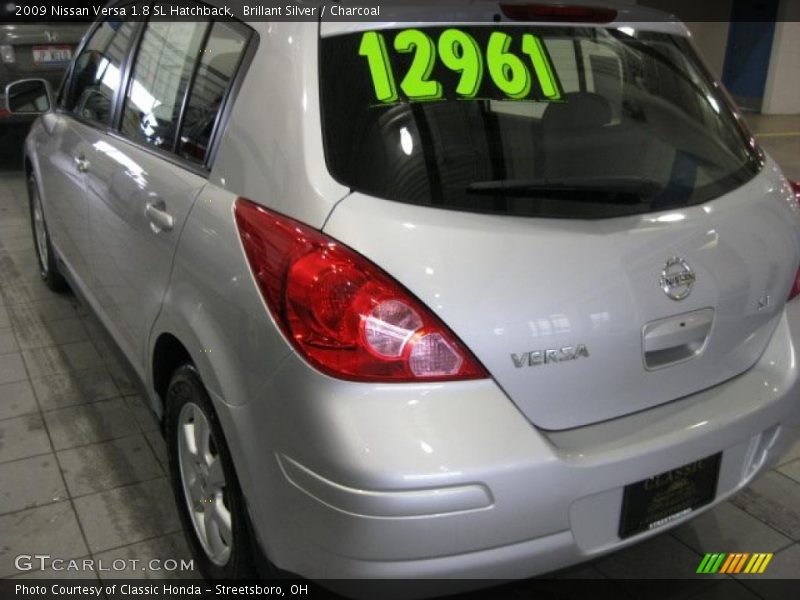 Brillant Silver / Charcoal 2009 Nissan Versa 1.8 SL Hatchback