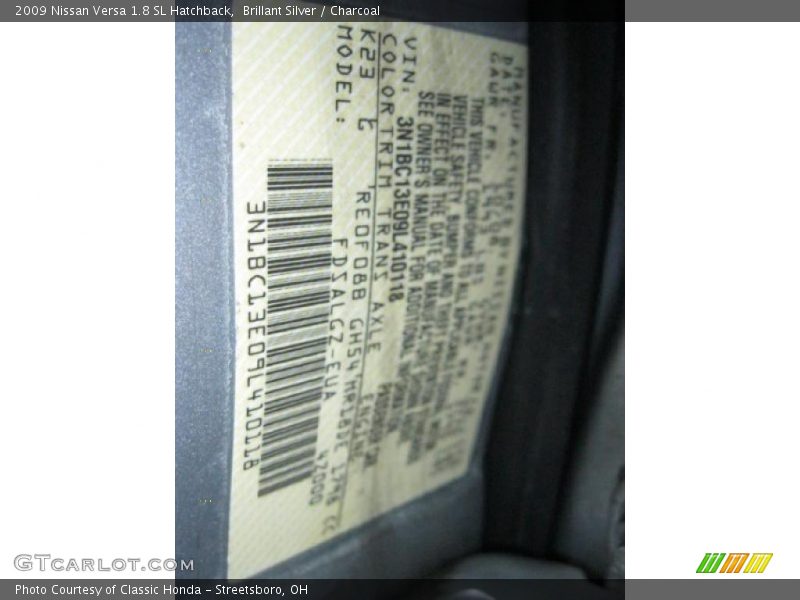 Brillant Silver / Charcoal 2009 Nissan Versa 1.8 SL Hatchback