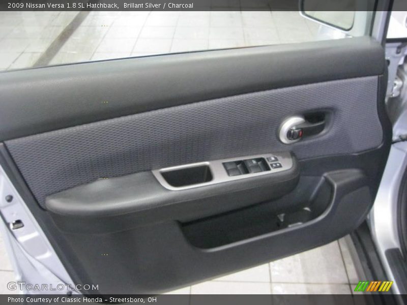 Brillant Silver / Charcoal 2009 Nissan Versa 1.8 SL Hatchback